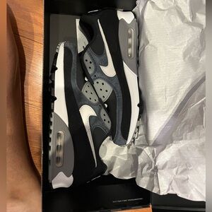 Brand New Nike Airmax 90 size 7 men in navy black